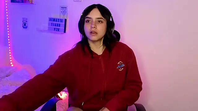 Emily Lindey online show from April 1, 2026, 6:14 am