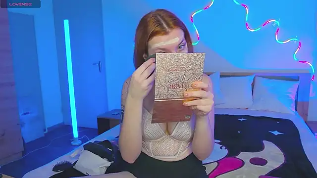 MeganNewCat online show from December 4, 2025, 7:17 am