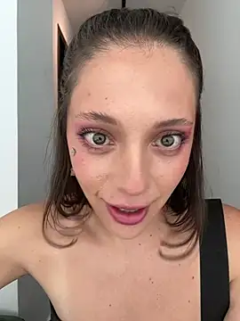 Snapshot of Ryan_ruru chatting on February 18, 2026, 2:02 pm Ryan ruru online show from February 18, 2026, 2:02 pm