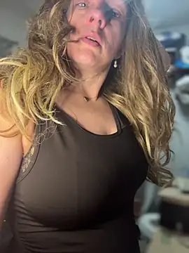 Snapshot of queenkelly1234 chatting on February 17, 2026, 3:03 am queenkelly1234 online show from February 17, 2026, 3:03 am