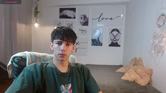 AmethystShadow17 online show from November 19, 2025, 4:18 pm