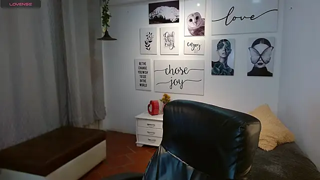 AmethystShadow17 online show from December 3, 2025, 4:49 pm