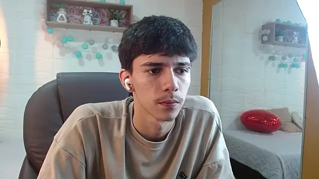 AmethystShadow17 online show from April 12, 2026, 3:44 am