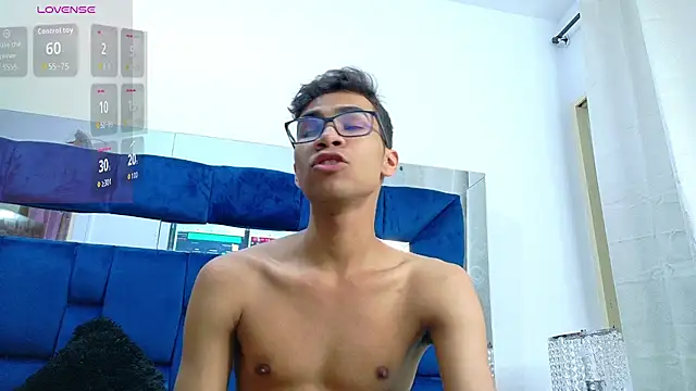 Desire4Duo online show from October 29, 2025, 1:24 pm