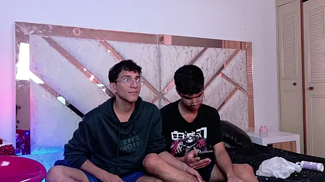 Desire4Duo online show from November 29, 2025, 2:31 pm