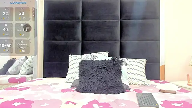 Snapshot of Cleo_Saunders chatting on October 15, 2025, 5:57 pm Cleo Saunders online show from October 15, 2025, 5:57 pm