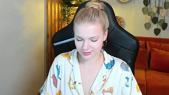 Snapshot of LilitRosen chatting on October 21, 2025, 5:57 pm LilitRosen online show from October 21, 2025, 5:57 pm