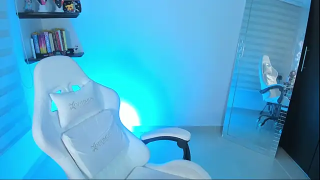 kittyrush  online show from November 18, 2025, 7:02 am