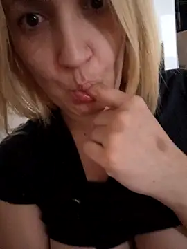 Snapshot of Nicolle_Amor chatting on October 21, 2025, 6:36 am Nicolle Amor online show from October 21, 2025, 6:36 am