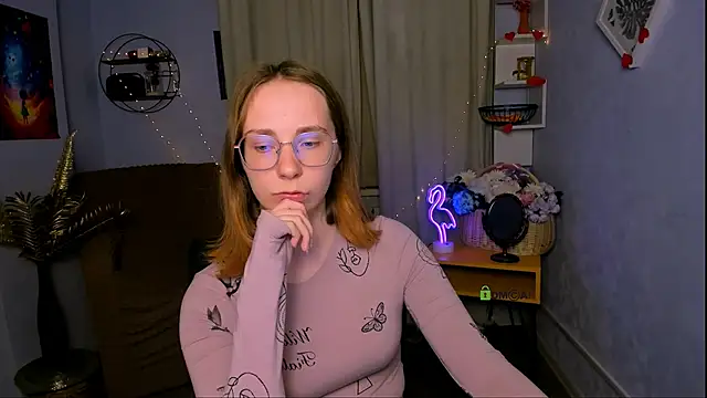 Snapshot of evalora_vei chatting on April 24, 2026, 7:16 pm evalora vei online show from April 24, 2026, 7:16 pm