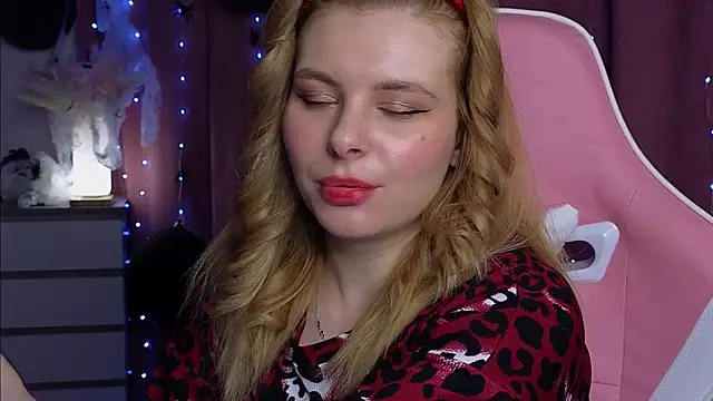 Snapshot of newday-off chatting on October 31, 2025, 6:14 am newday-off online show from October 31, 2025, 6:14 am