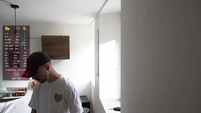 monsieurguitsxxx online show from February 12, 2026, 2:56 pm