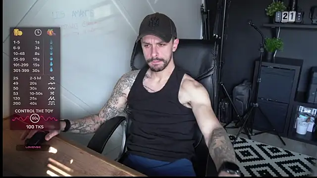 monsieurguitsxxx online show from February 26, 2026, 1:32 pm