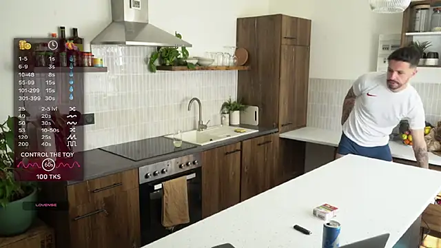 monsieurguitsxxx online show from March 18, 2026, 2:09 pm