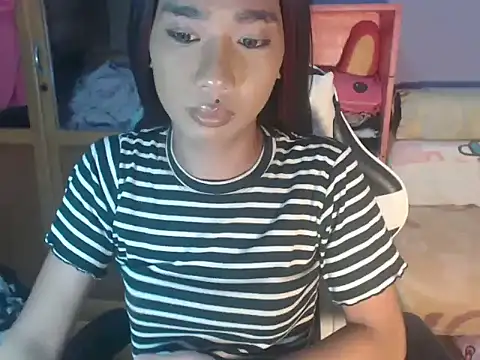 Yourasianbabyemma online show from June 3, 2026, 4:34 pm