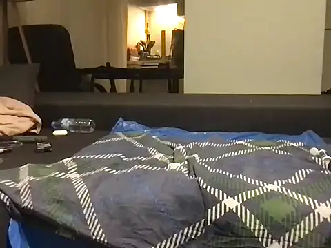 dicsucerboy77 online show from April 20, 2026, 1:19 am