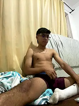 Muchachito18 online show from December 3, 2025, 4:53 am