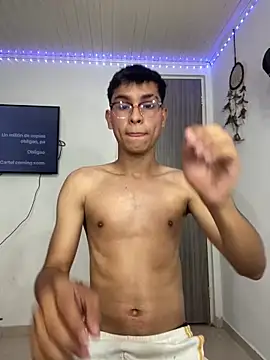 Muchachito18 online show from February 1, 2026, 5:06 am