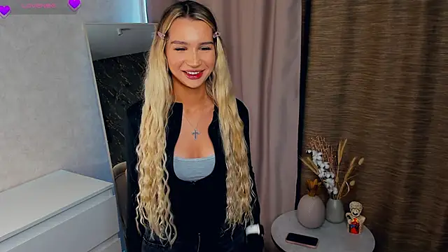 RosaleeSalm online show from October 20, 2025, 6:36 am