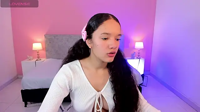 ZairaGlow online show from October 20, 2025, 11:54 am