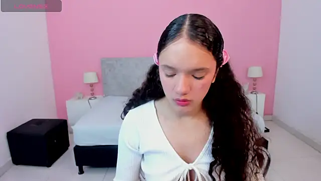 ZairaGlow online show from October 23, 2025, 12:15 pm