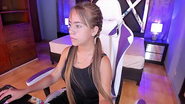 Lily CuteBoobs online show from October 15, 2025, 6:08 pm