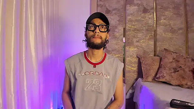 Liam Samderz online show from October 28, 2025, 11:47 am