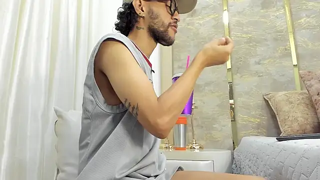 Liam Samderz online show from November 3, 2025, 1:01 pm