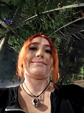 Snapshot of EvelynCrow_ chatting on October 19, 2025, 1:17 am EvelynCrow online show from October 19, 2025, 1:17 am