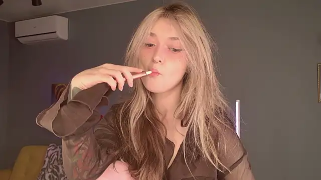 Snapshot of BellaSink chatting on March 3, 2026, 5:35 am BellaSink online show from March 3, 2026, 5:35 am