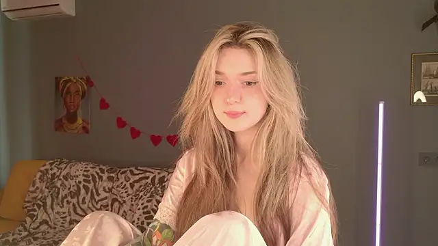 Snapshot of BellaSink chatting on March 8, 2026, 5:33 am BellaSink online show from March 8, 2026, 5:33 am