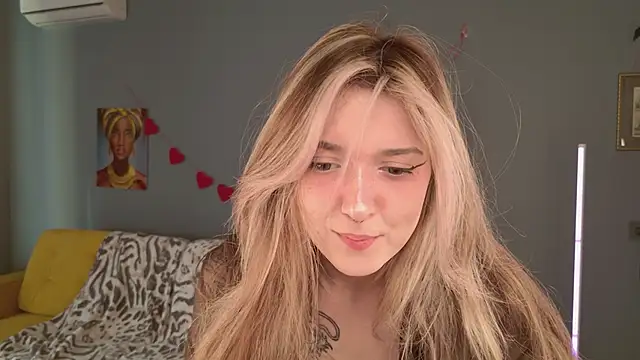 Snapshot of BellaSink chatting on March 12, 2026, 5:35 am BellaSink online show from March 12, 2026, 5:35 am