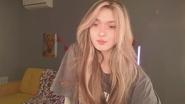 Snapshot of BellaSink chatting on March 13, 2026, 5:36 am BellaSink online show from March 13, 2026, 5:36 am