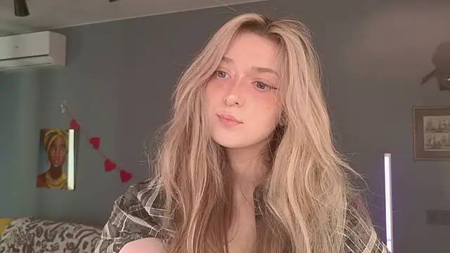 Snapshot of BellaSink chatting on March 25, 2026, 5:35 am BellaSink online show from March 25, 2026, 5:35 am