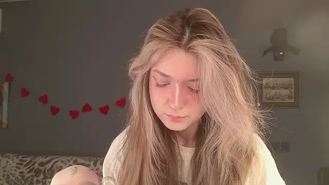 Snapshot of BellaSink chatting on April 1, 2026, 5:30 am BellaSink online show from April 1, 2026, 5:30 am