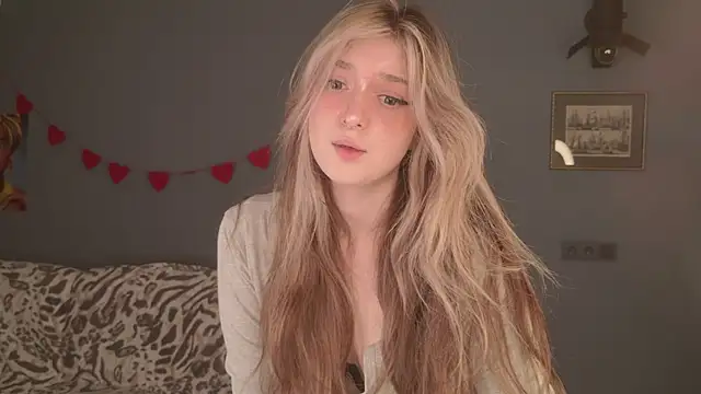 Snapshot of BellaSink chatting on April 2, 2026, 5:38 am BellaSink online show from April 2, 2026, 5:38 am