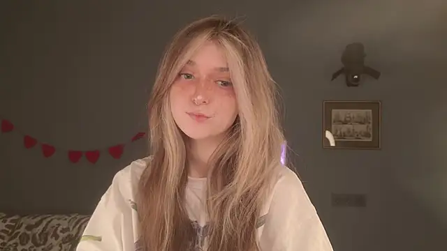 Snapshot of BellaSink chatting on April 3, 2026, 5:38 am BellaSink online show from April 3, 2026, 5:38 am