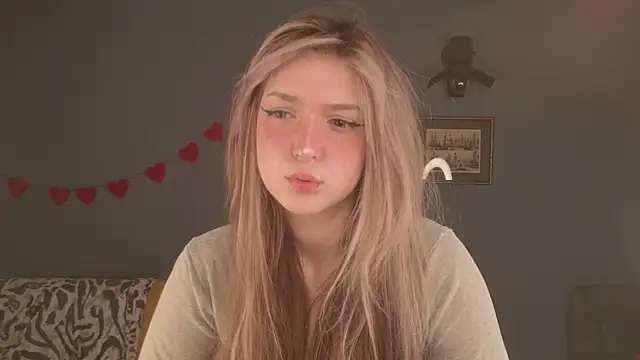 Snapshot of BellaSink chatting on April 10, 2026, 5:34 am BellaSink online show from April 10, 2026, 5:34 am