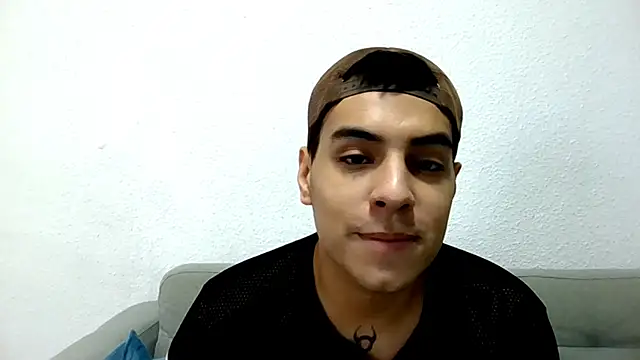 Snapshot of MRURUS05 chatting on October 23, 2025, 2:05 pm MRURUS05 online show from October 23, 2025, 2:05 pm