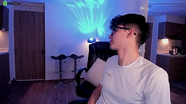 Snapshot of Mikeyvioleta_ chatting on February 11, 2026, 9:58 am Mikeyvioleta online show from February 11, 2026, 9:58 am