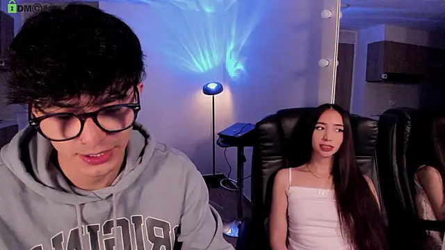 Snapshot of Mikeyvioleta_ chatting on February 20, 2026, 9:43 am Mikeyvioleta online show from February 20, 2026, 9:43 am