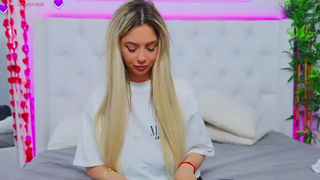 AriannaSins online show from March 12, 2025, 7:49 pm