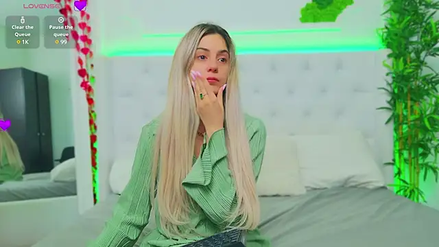 AriannaSins online show from March 18, 2025, 1:42 pm