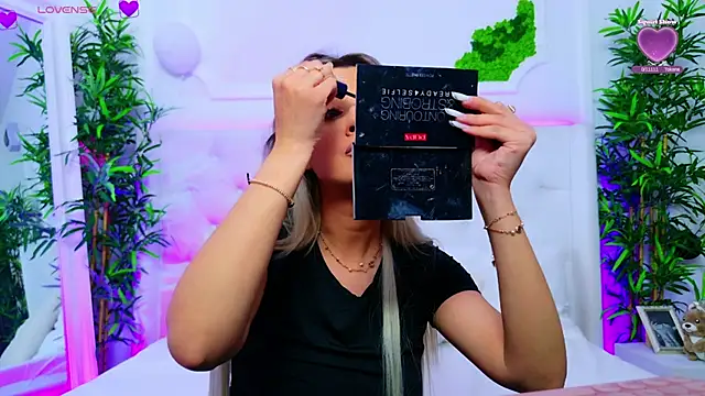 AriannaSins online show from October 30, 2025, 1:45 pm