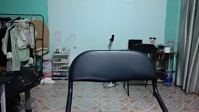 Snapshot of Baby_2k2 chatting on October 19, 2025, 1:50 am Baby 2k2 online show from October 19, 2025, 1:50 am