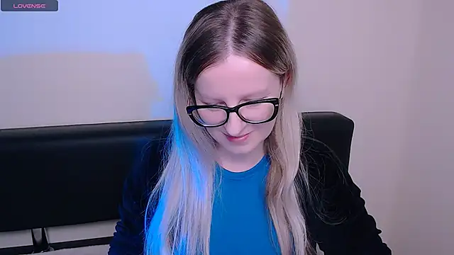 AllaLeomz online show from October 28, 2025, 7:45 am