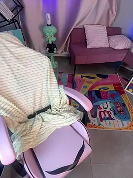 Snapshot of cold_blondie chatting on July 19, 2026, 5:33 am cold blondie online show from July 19, 2026, 5:33 am