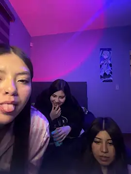 Snapshot of Bzzy01 chatting on October 15, 2025, 10:04 am Bzzy01 online show from October 15, 2025, 10:04 am