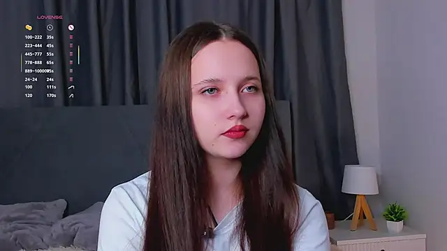 NadiaGnegy online show from October 29, 2025, 1:13 pm