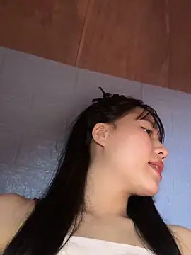 Leaf-Tgu online show from November 5, 2025, 2:22 am